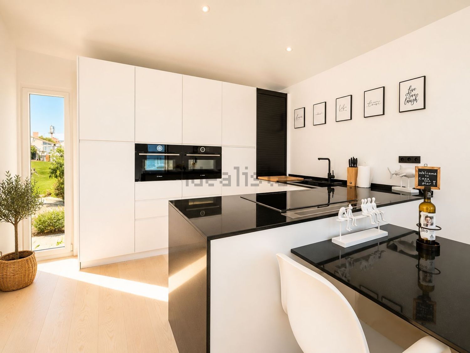 Chalet with direct beach access in Estepona — Kitchen