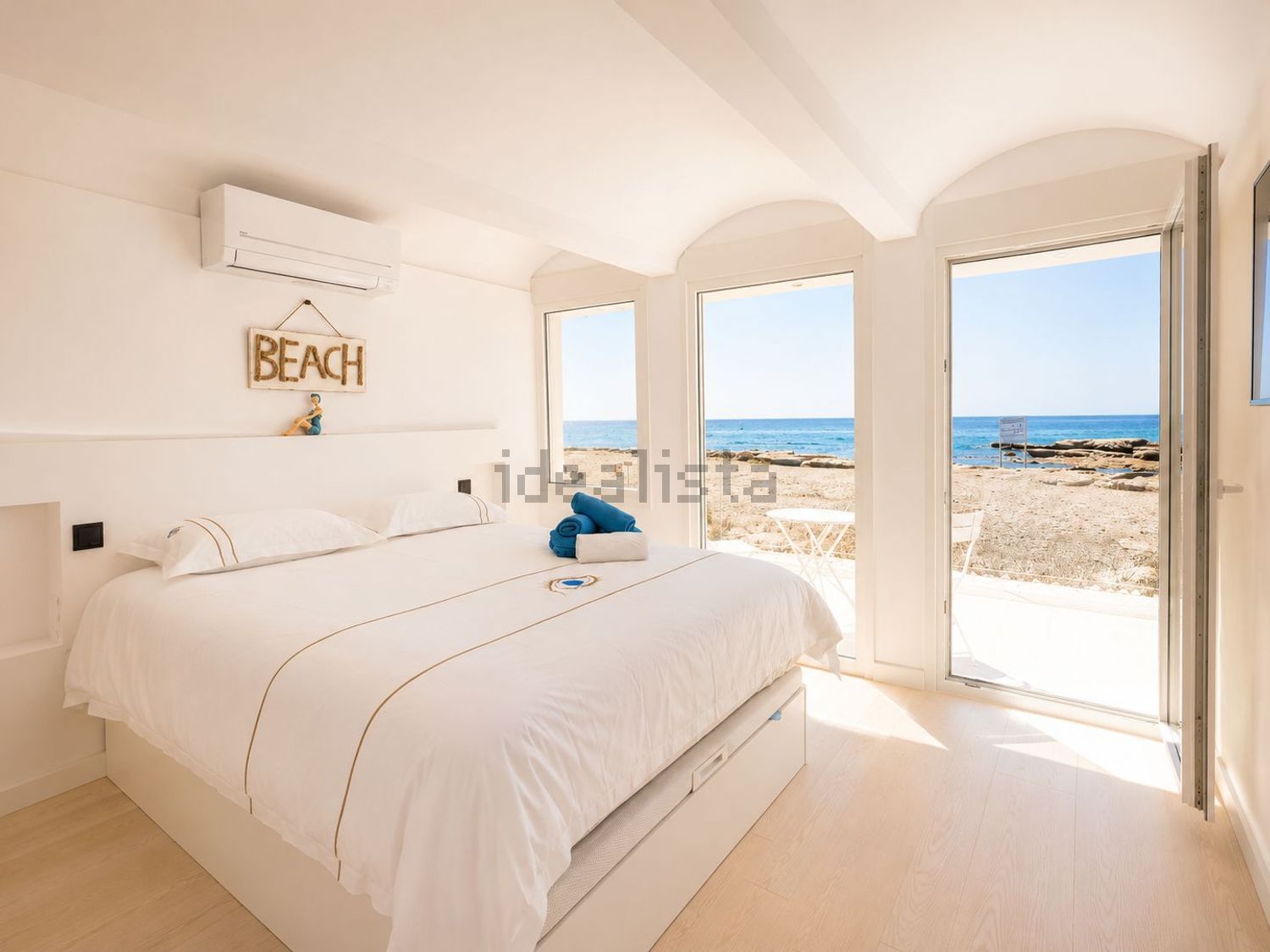 Chalet with direct beach access in Estepona — Bedroom