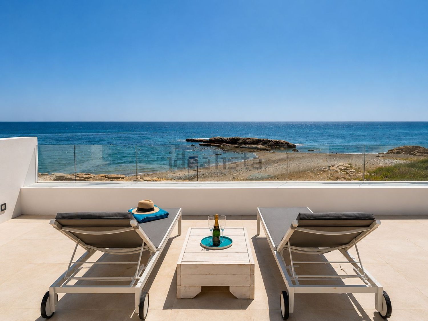 Chalet mit direkter Strandzugang in Estepona