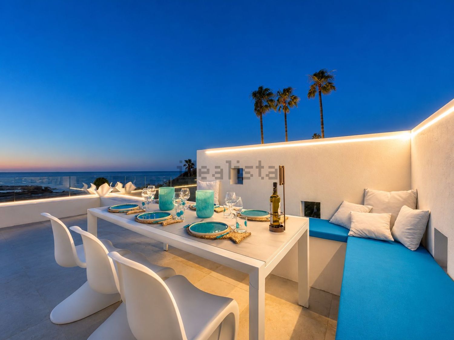 Chalet with direct beach access in Estepona — Sea terrace