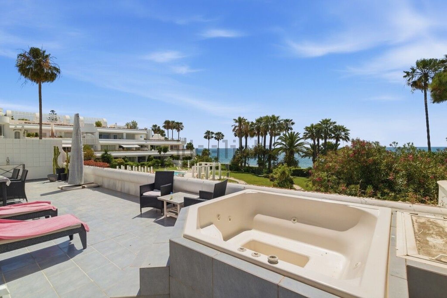 Duplex in erste Strandlinie in Estepona