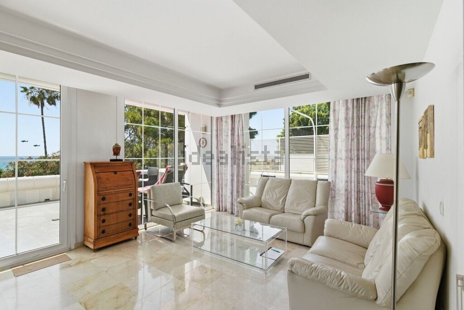 Duplex in erste Strandlinie in Estepona — Wohnzimmer
