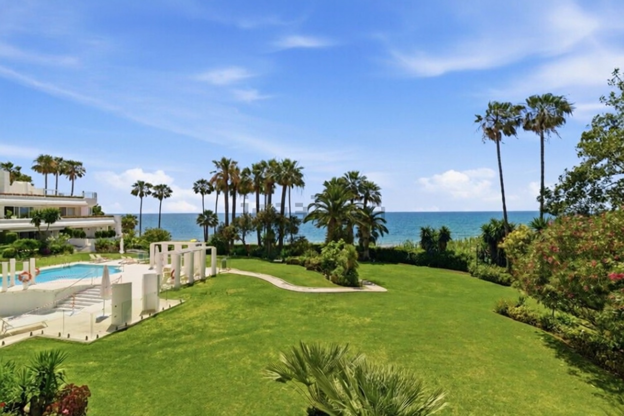 Duplex in erste Strandlinie in Estepona — Meerblick
