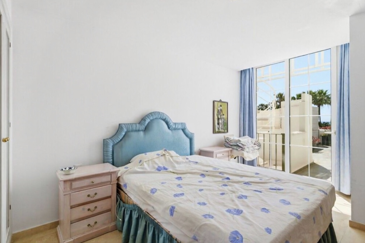 Duplex in erste Strandlinie in Estepona — Schlafzimmer