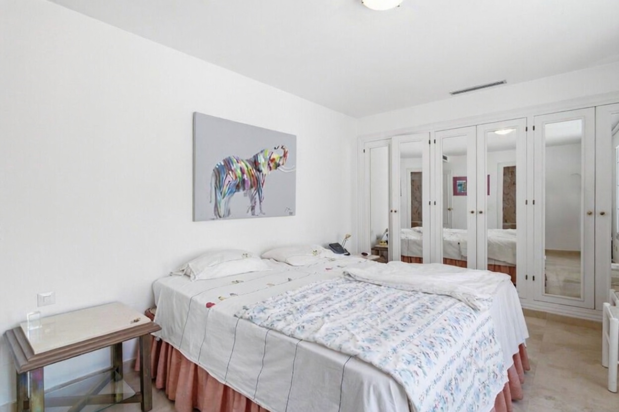 Duplex in erste Strandlinie in Estepona — Schlafzimmer