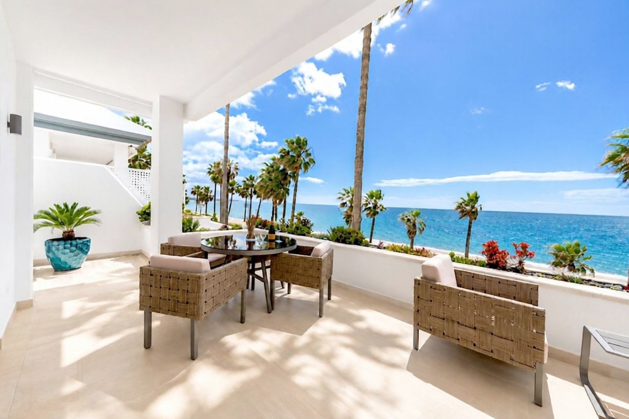 Apartamento em primeira linha de praia em Estepona