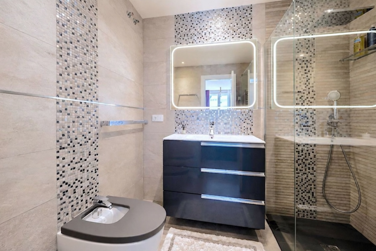 Beachfront flat in Estepona — Bathroom