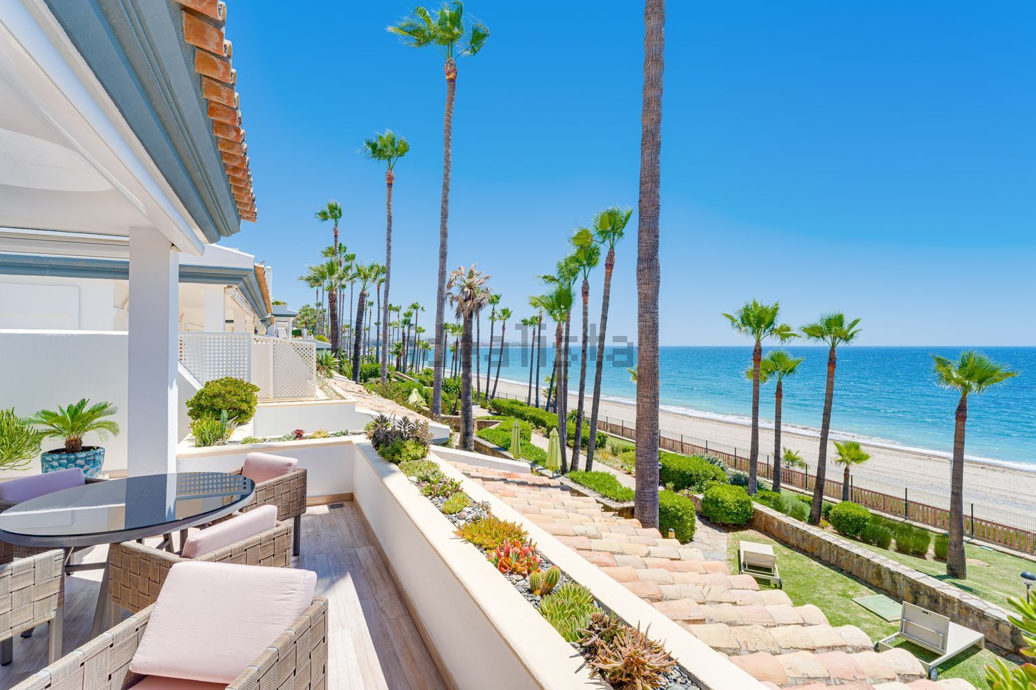 Apartamento em primeira linha de praia em Estepona — Terraço mar