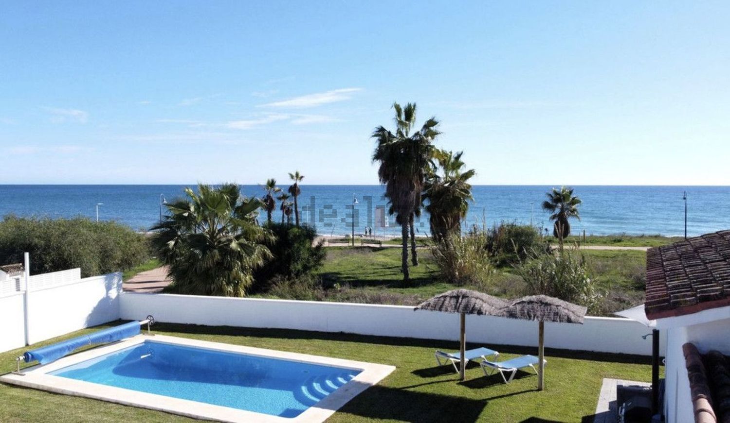 Chalet mit direkter Strandzugang in Estepona
