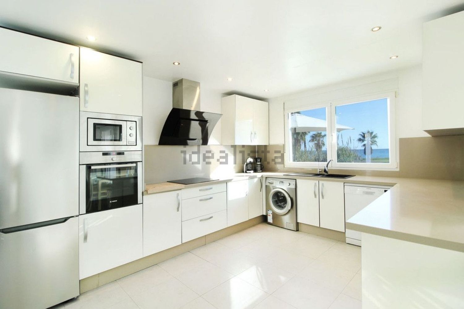 Chalet con acceso directo a playa en Estepona — Cocina
