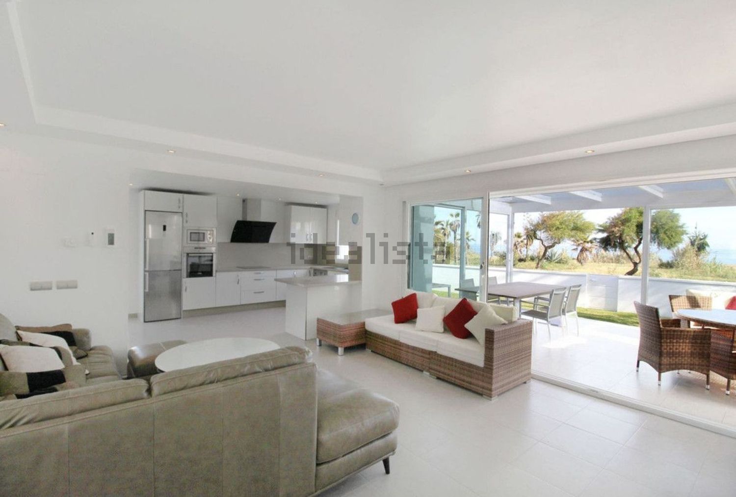 Chalet con acceso directo a playa en Estepona — Salón