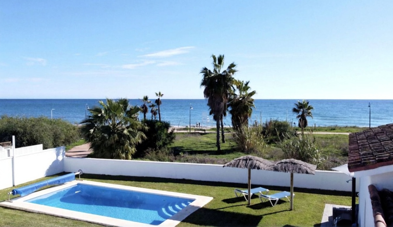 Chalet com acesso direto à praia em Estepona