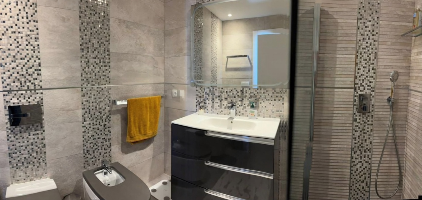 Appartement en première ligne de plage à Estepona — Sanitaires
