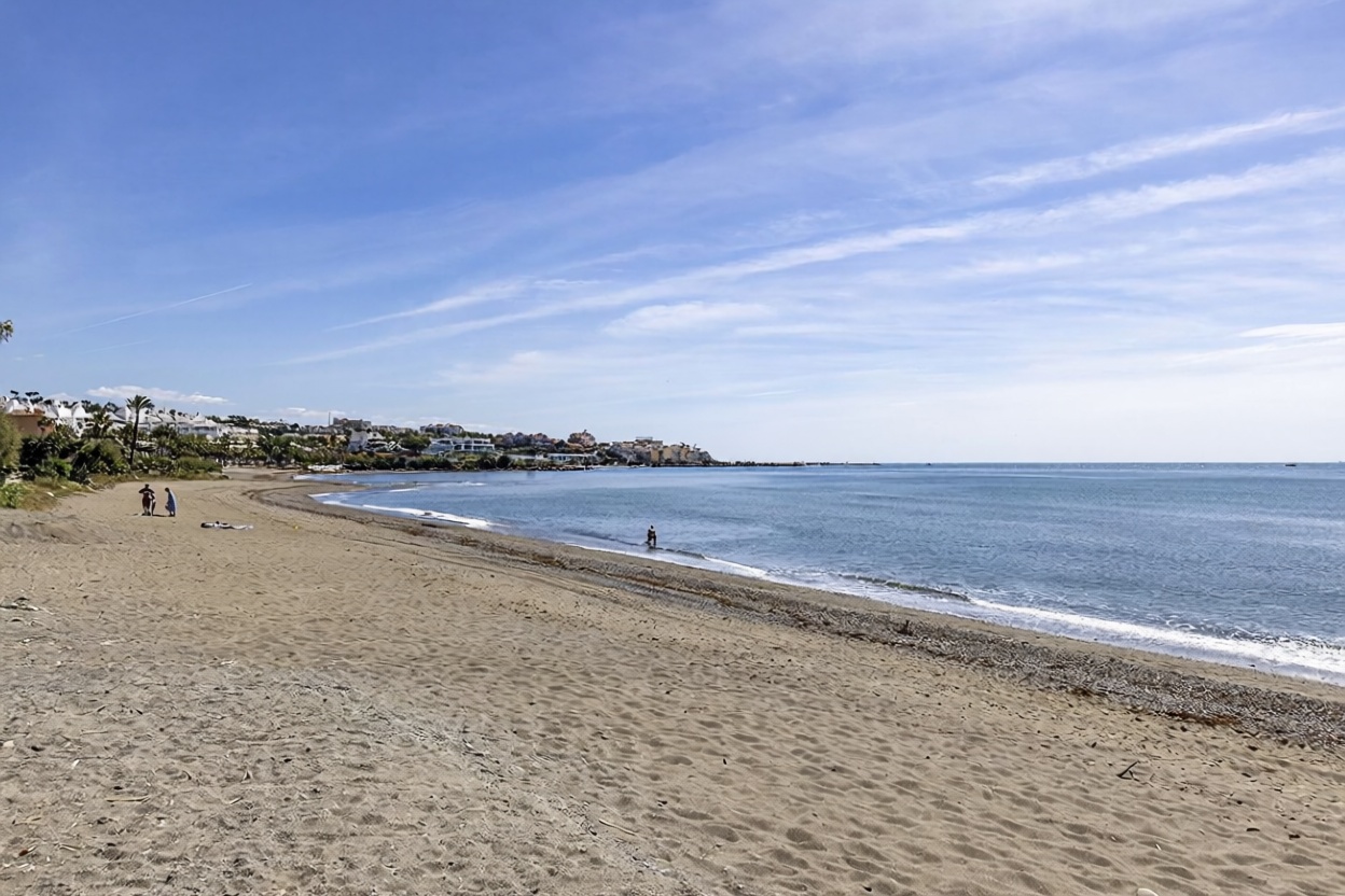 Шале с прямой выход на пляж в Estepona — Морской вид