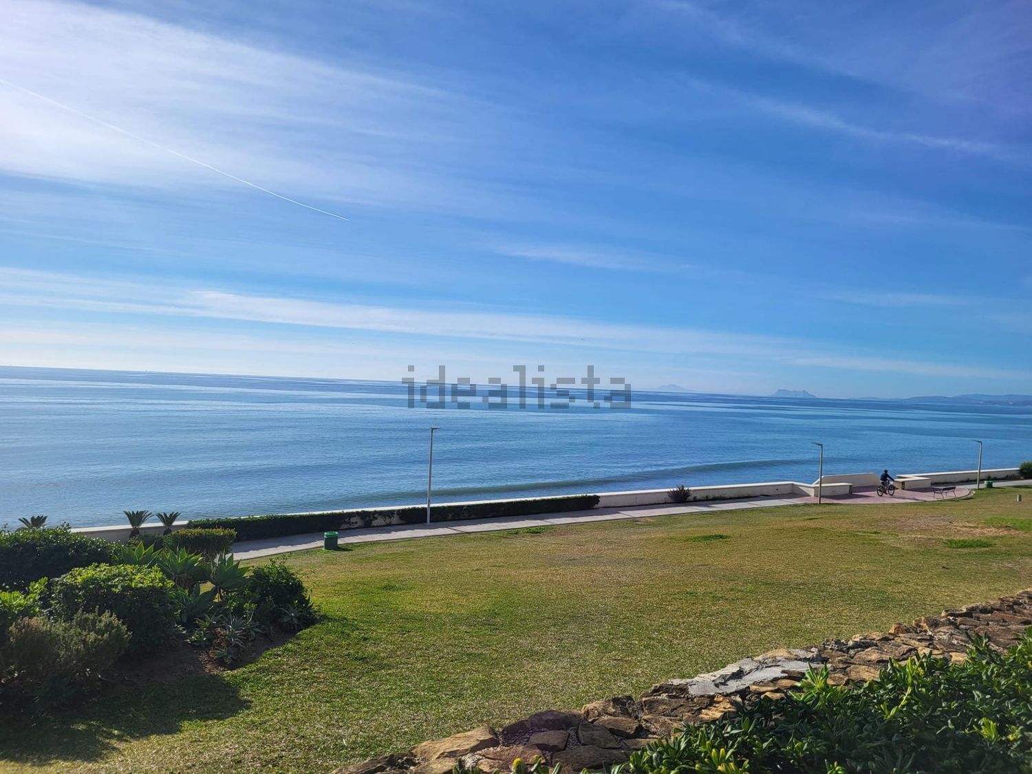 Beachfront flat in Estepona — Sea view