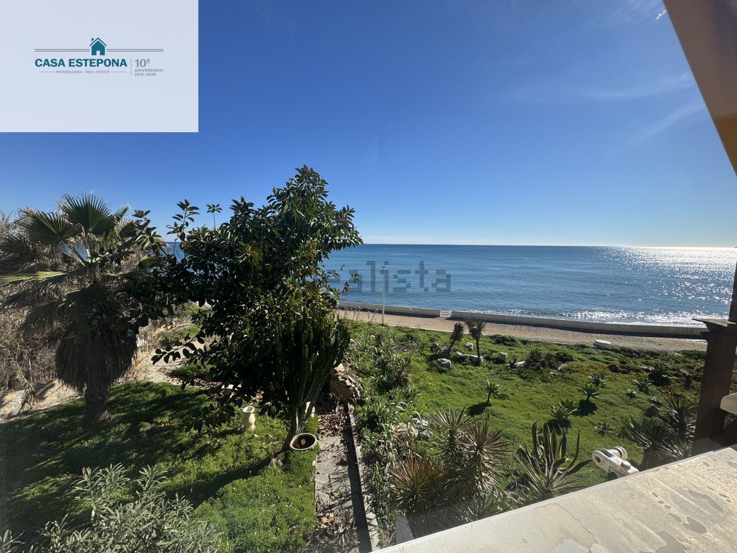 Chalet mit direkter Strandzugang in Estepona — Meerblick