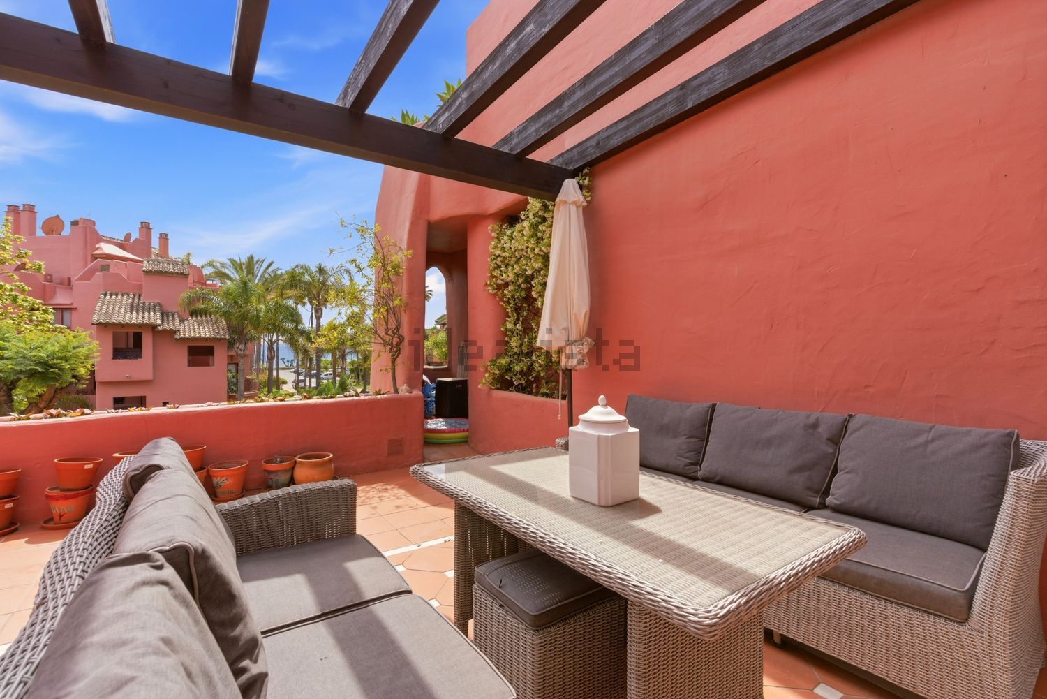 Dúplex en primera línea de playa en Estepona