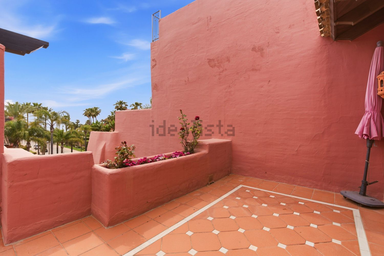 Dúplex en primera línea de playa en Estepona — Terraza mar