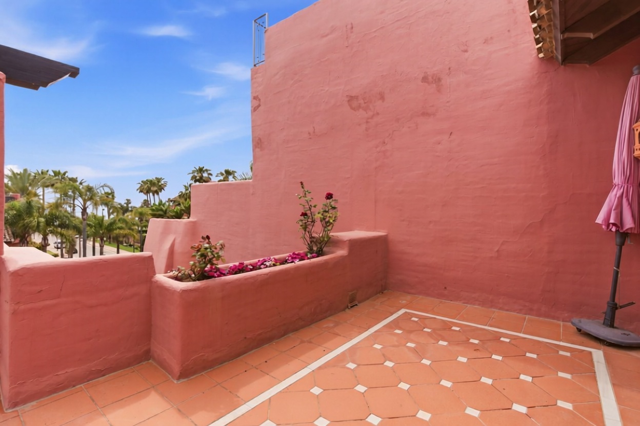 Beachfront duplex in Estepona — Sea terrace