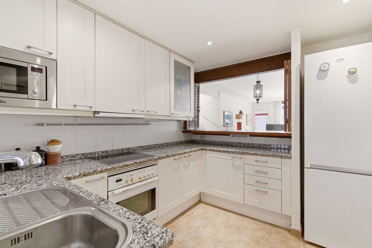 Beachfront duplex in Estepona — Kitchen