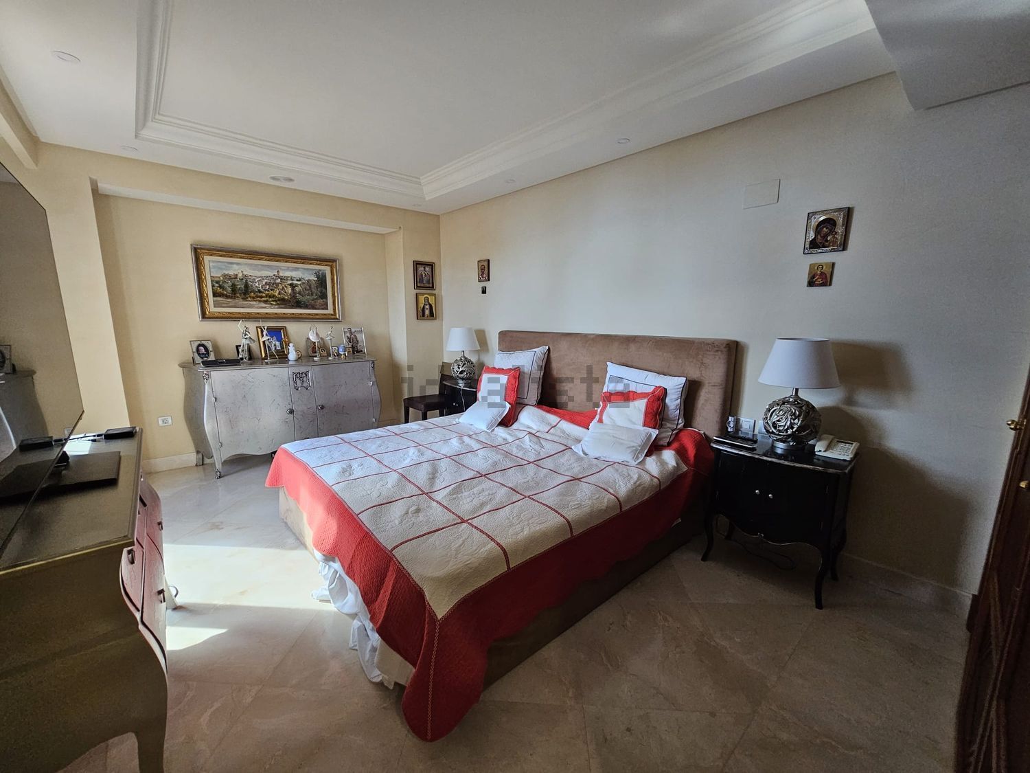 Piso en primera línea de playa en Estepona — Dormitorio
