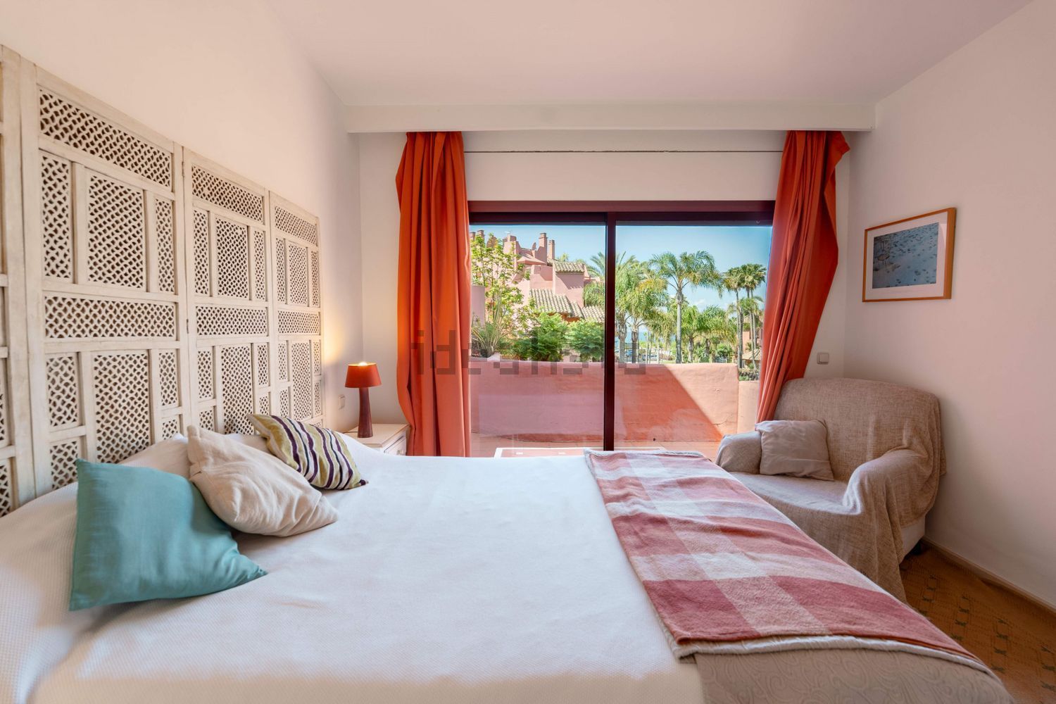 Dúplex en primera línea de playa en Estepona — Dormitorio