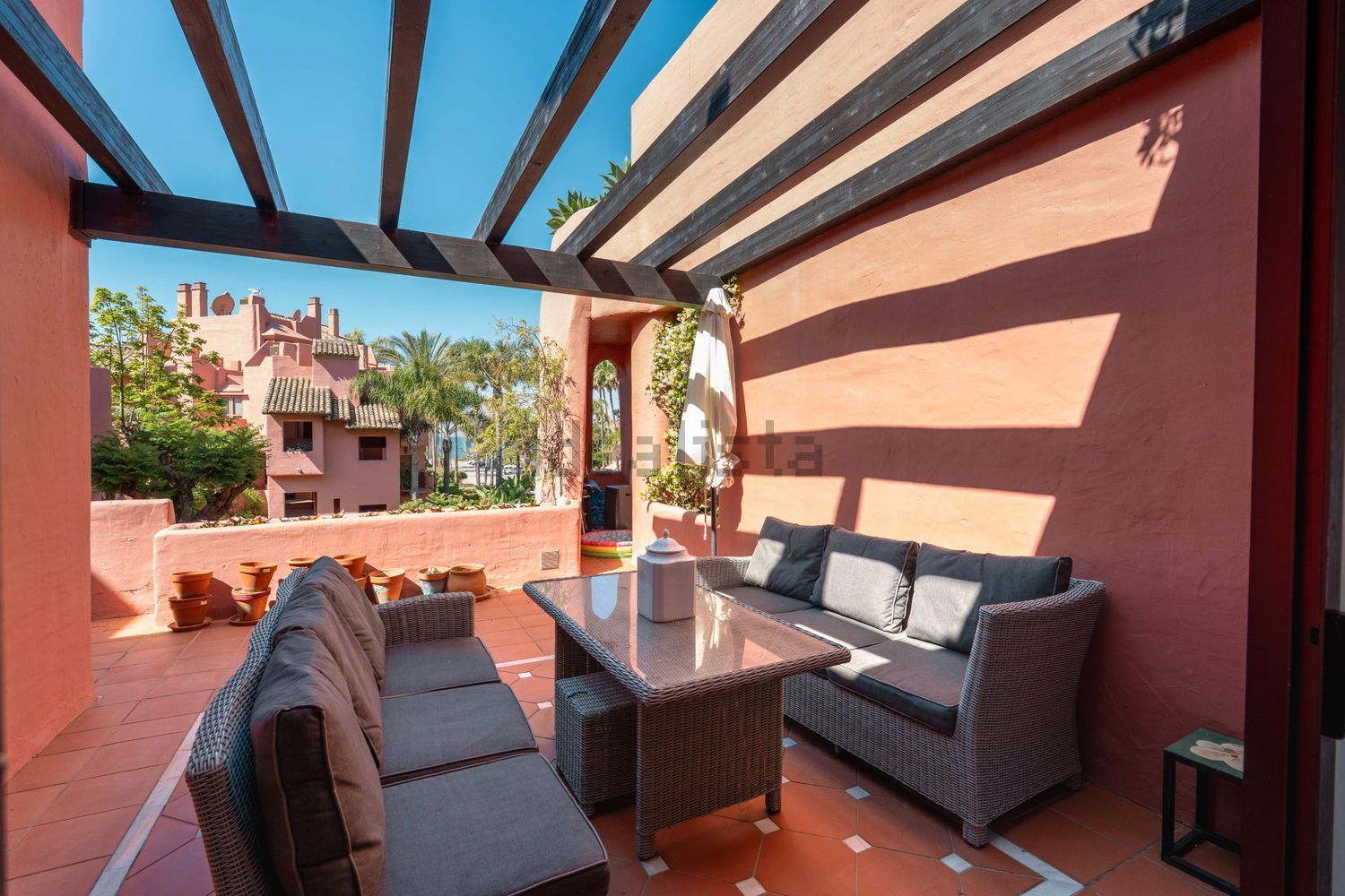 Dúplex en primera línea de playa en Estepona — Terraza mar