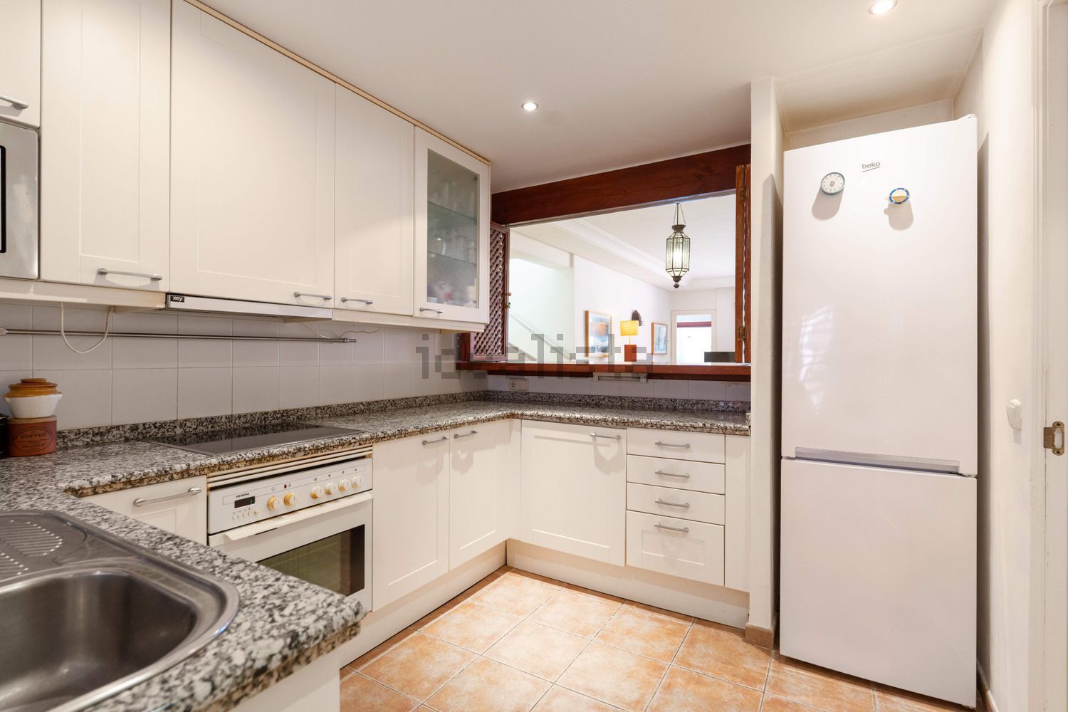 Dúplex en primera línea de playa en Estepona — Cocina