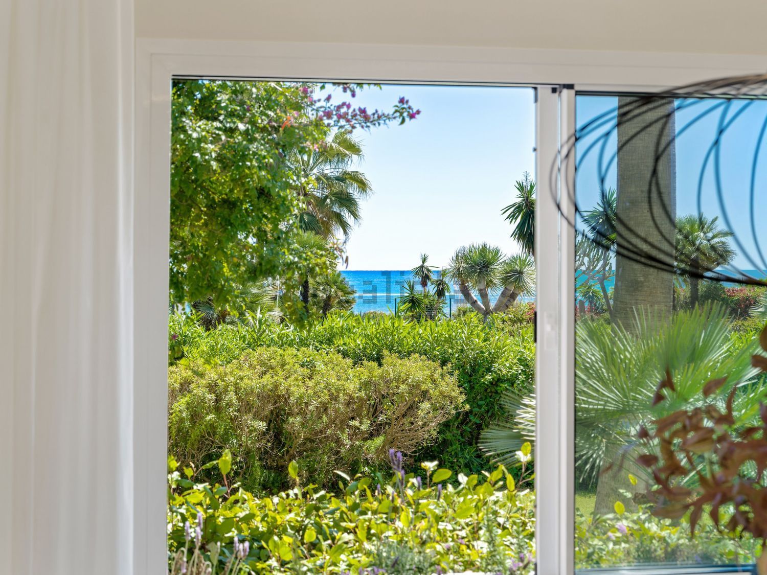 Apartamento em primeira linha de praia em Estepona — Vista mar