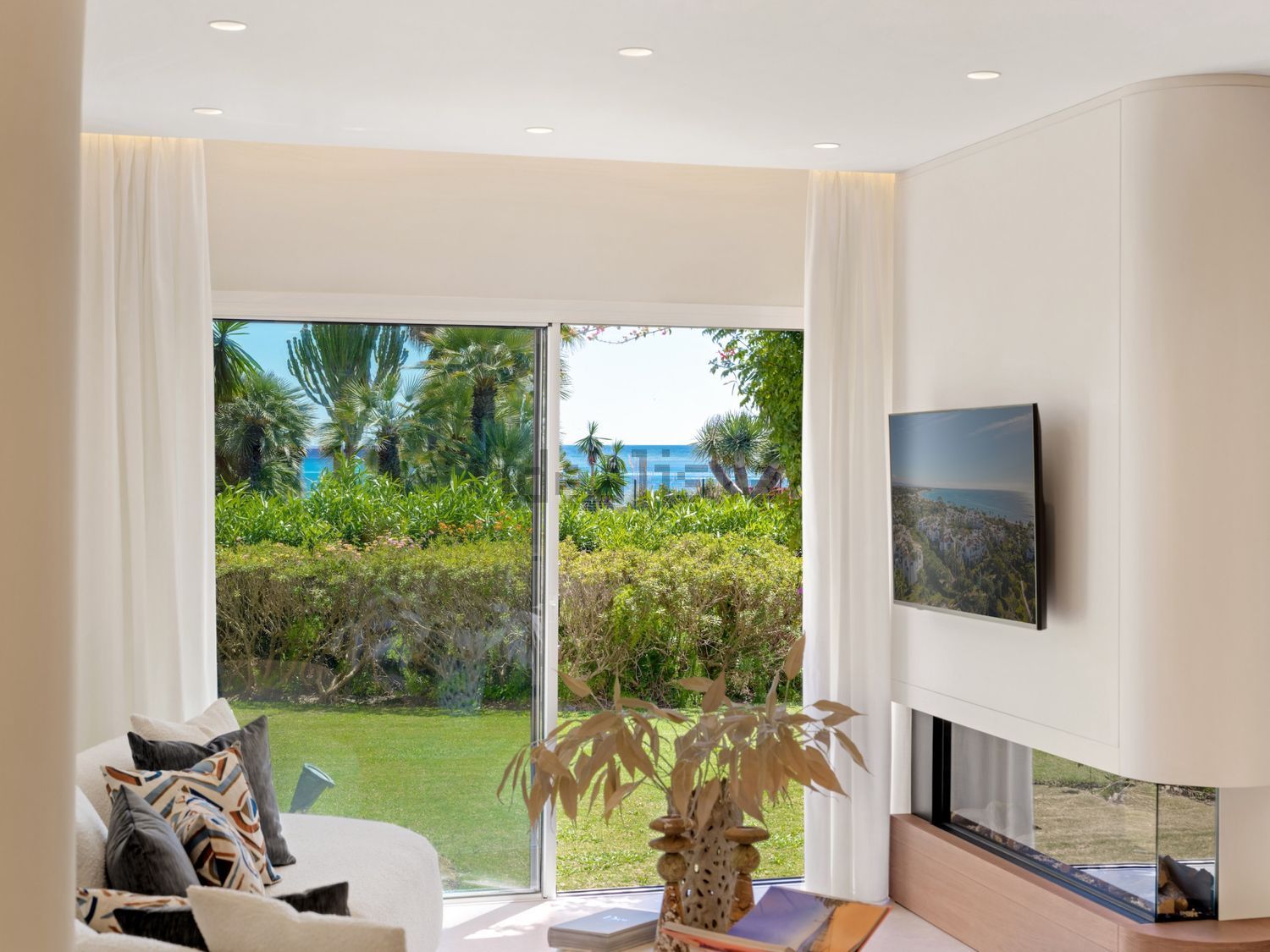Apartamento em primeira linha de praia em Estepona — Sala