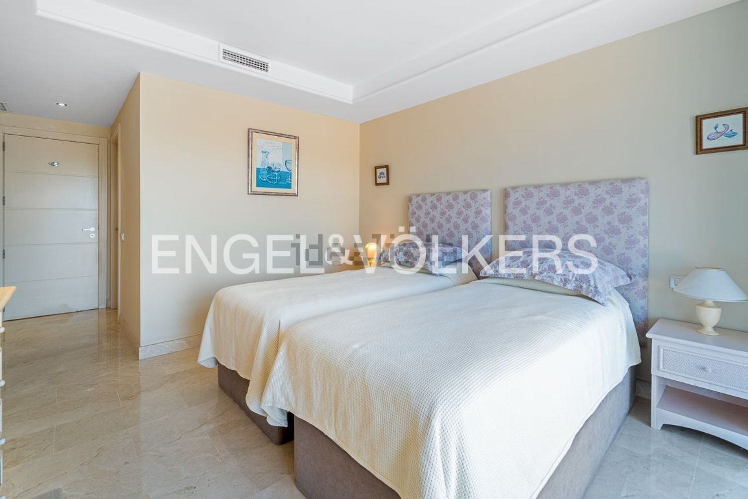 Dúplex en primera línea de playa en Estepona — Vista mar