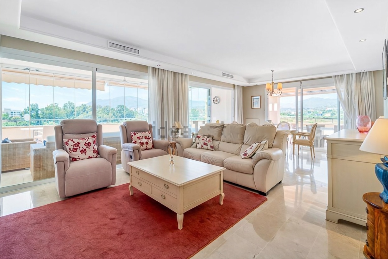 Duplex in erste Strandlinie in Estepona — Wohnzimmer