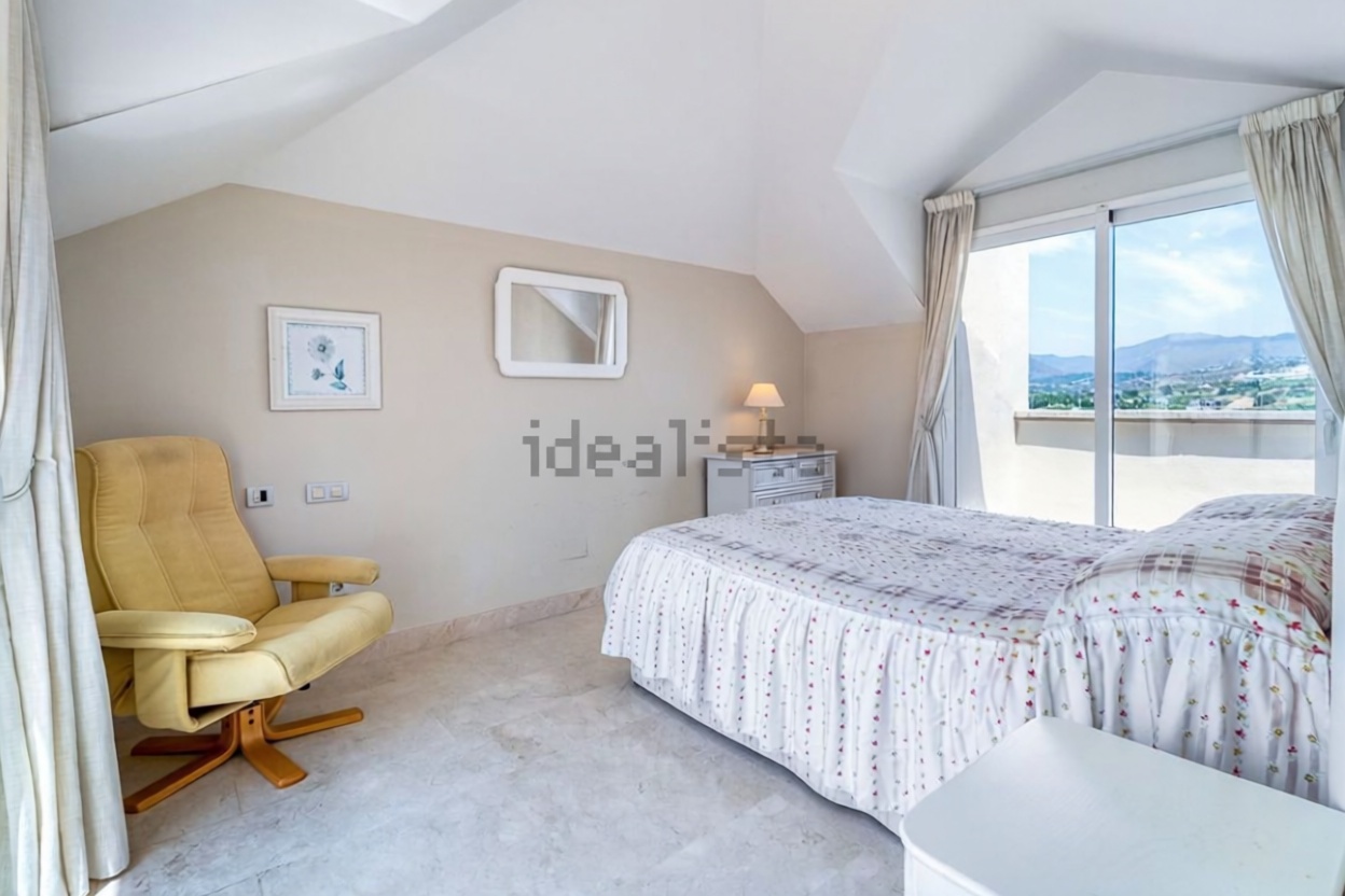 Duplex in erste Strandlinie in Estepona — Schlafzimmer