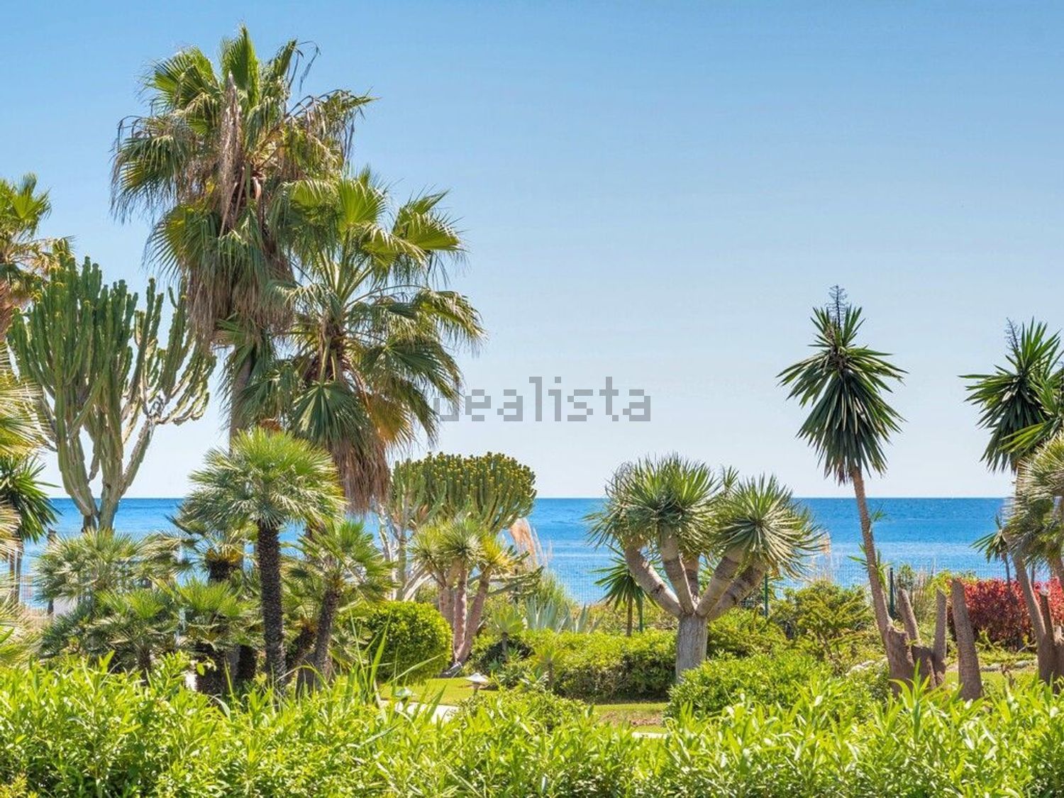 Villa mit direkter Strandzugang in Estepona