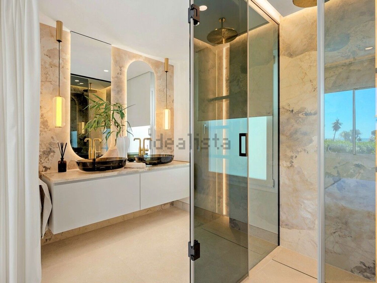 Villa con acceso directo a playa en Estepona — Baño