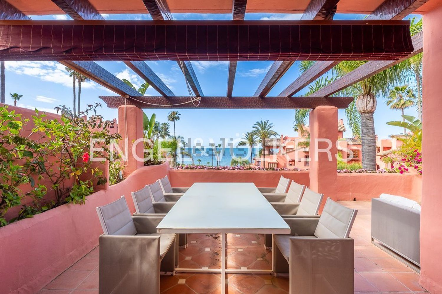 Beachfront flat in Estepona