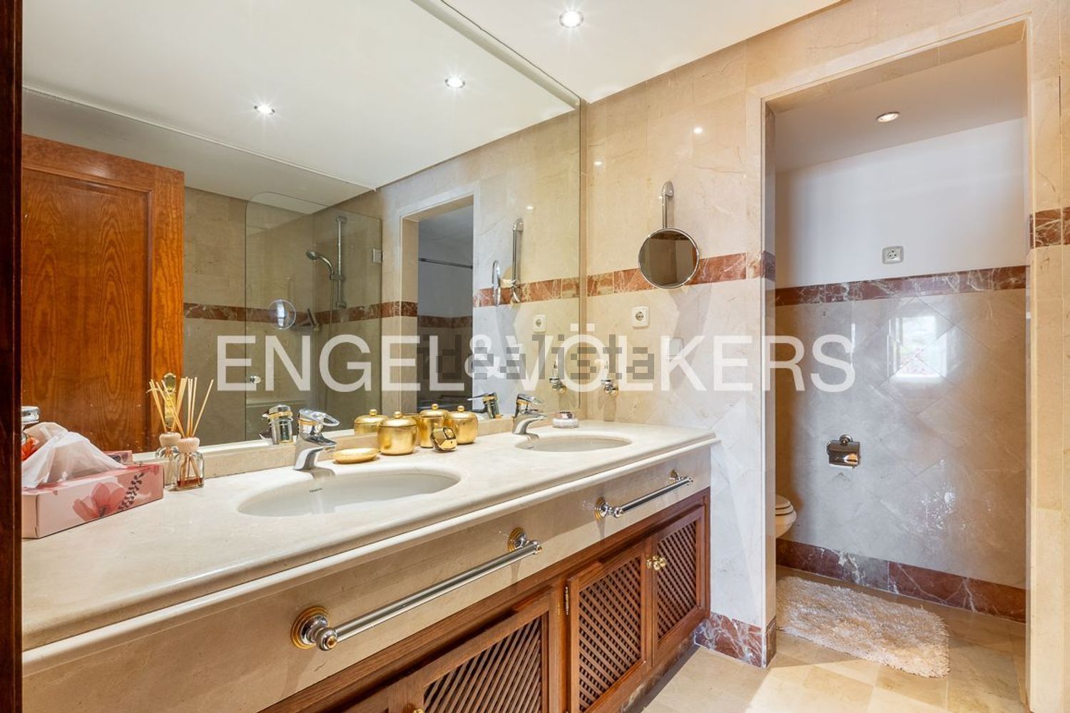 Apartamento em primeira linha de praia em Estepona — Casa banho