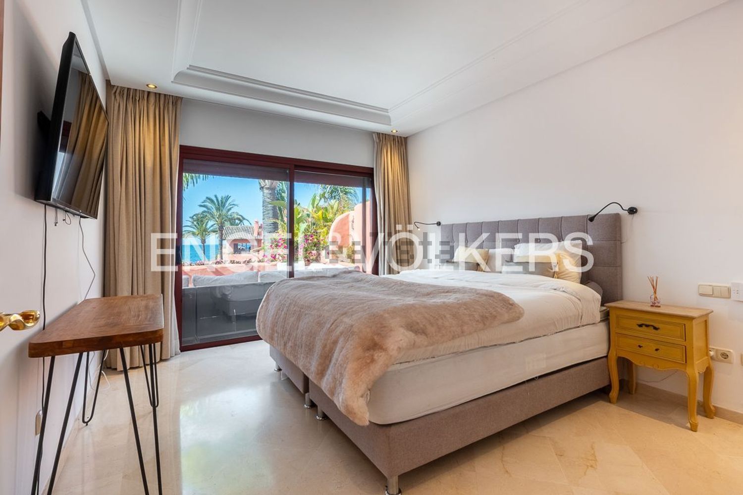Apartamento em primeira linha de praia em Estepona — Quarto