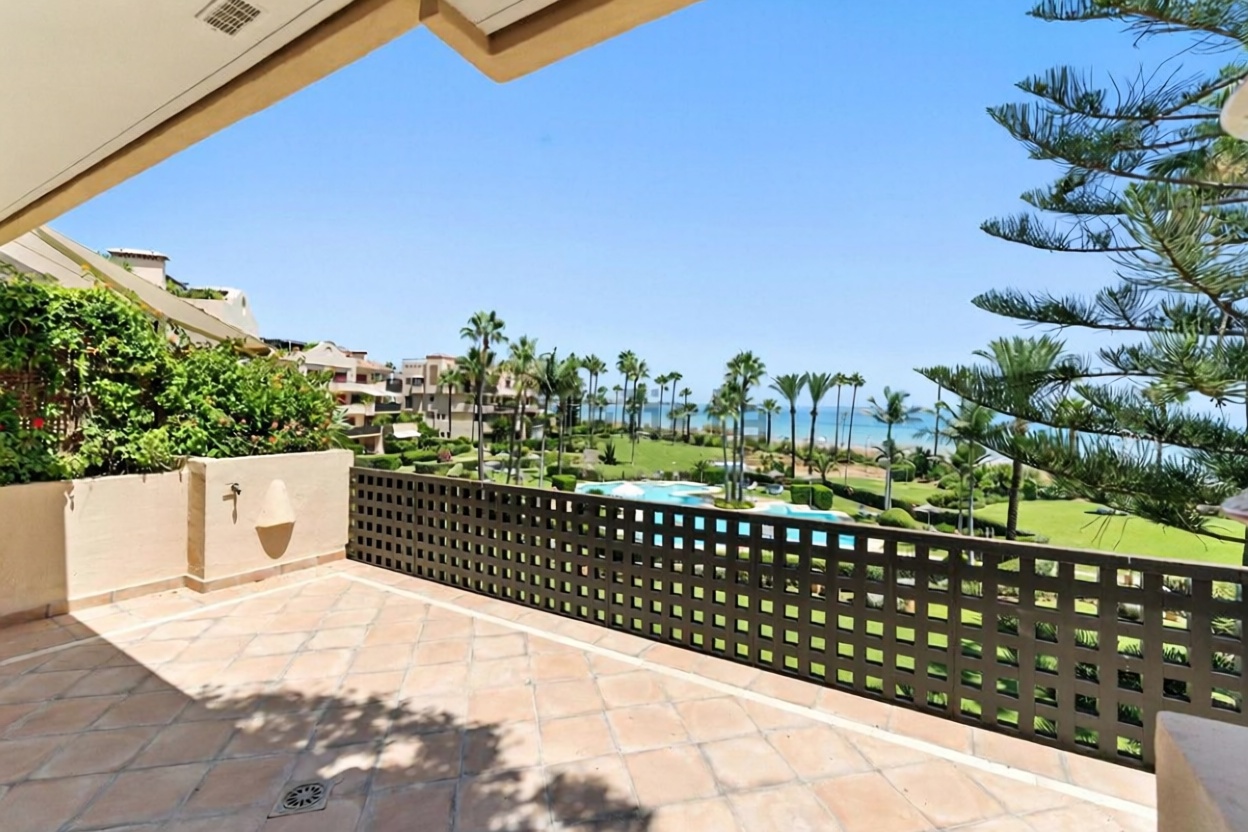 Appartement en première ligne de plage à Estepona
