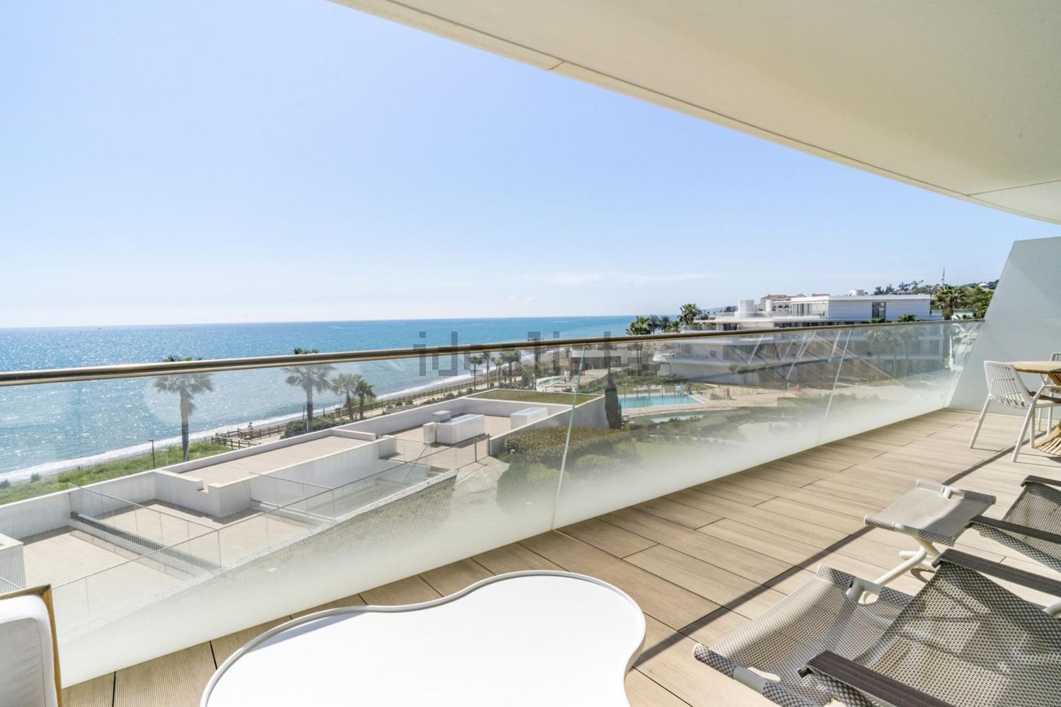 Квартира первая линия пляжа в Estepona