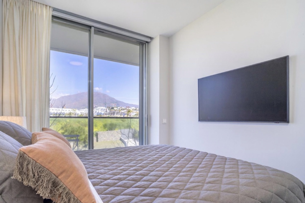 Beachfront flat in Estepona — Bedroom