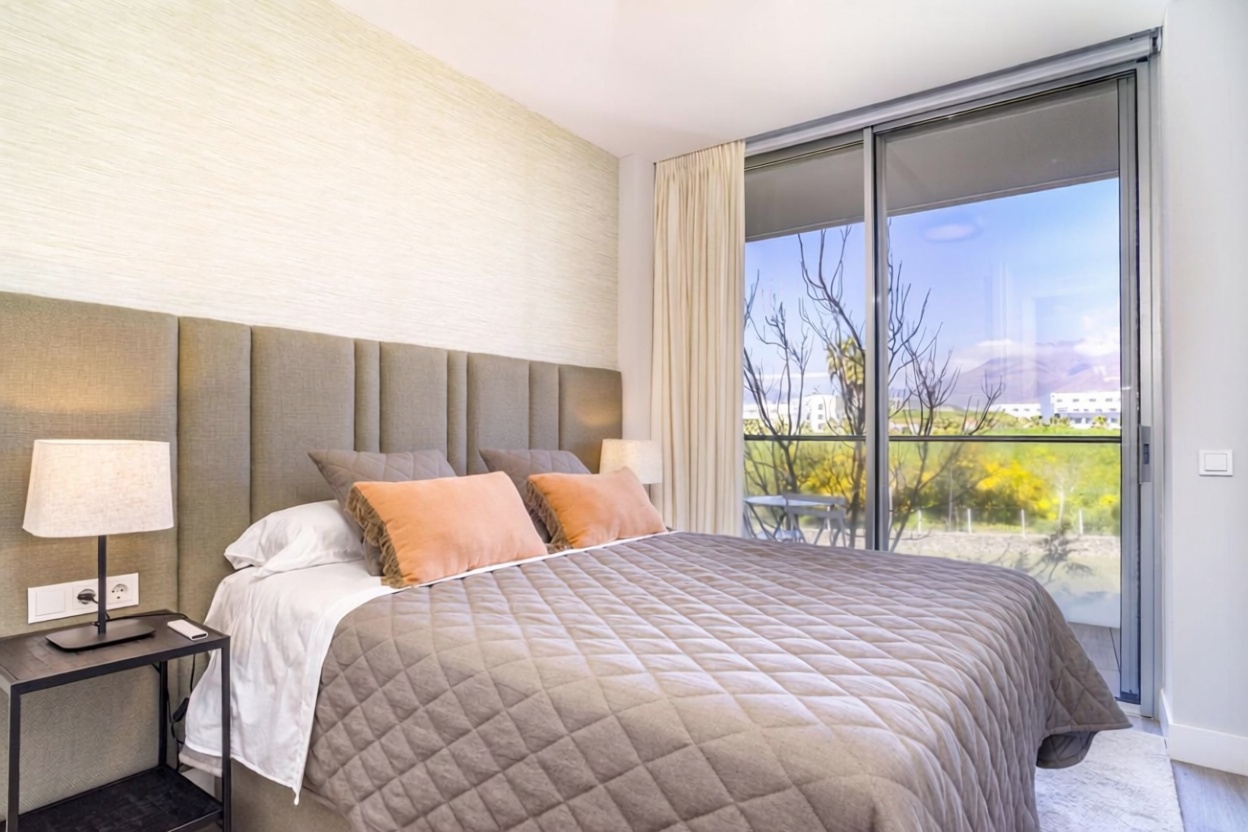 Beachfront flat in Estepona — Bedroom