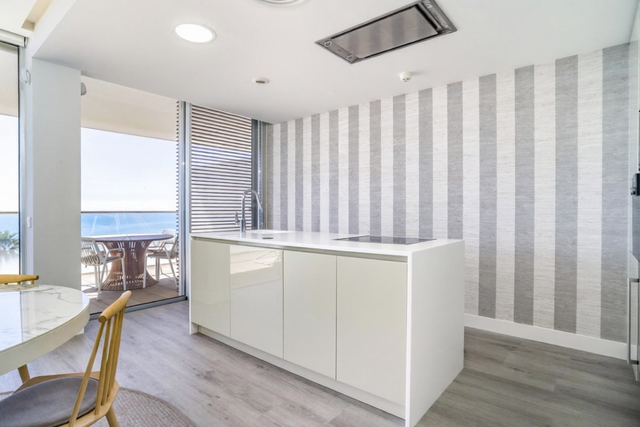 Beachfront flat in Estepona — Kitchen