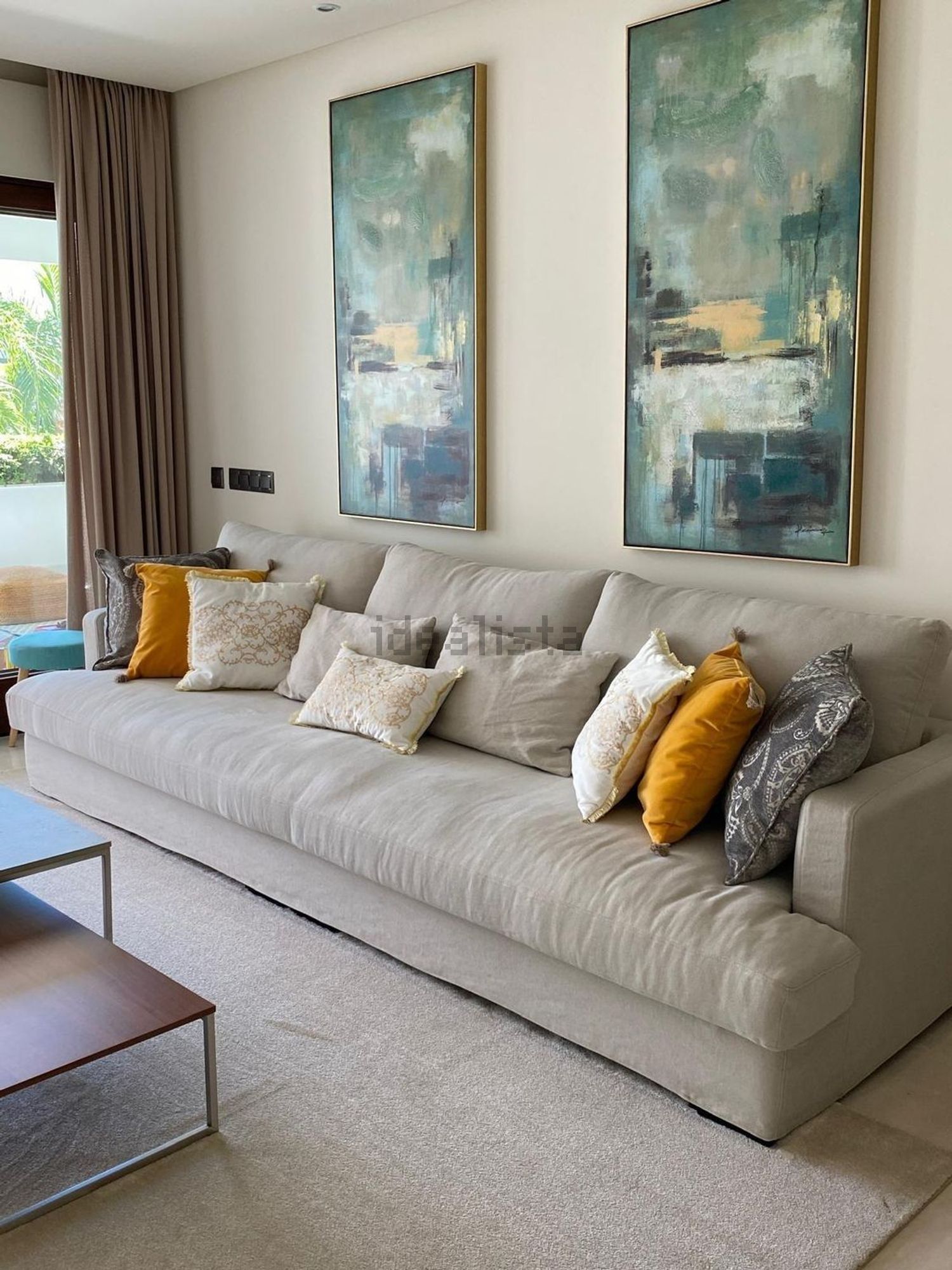 Apartamento em primeira linha de praia em Estepona — Sala