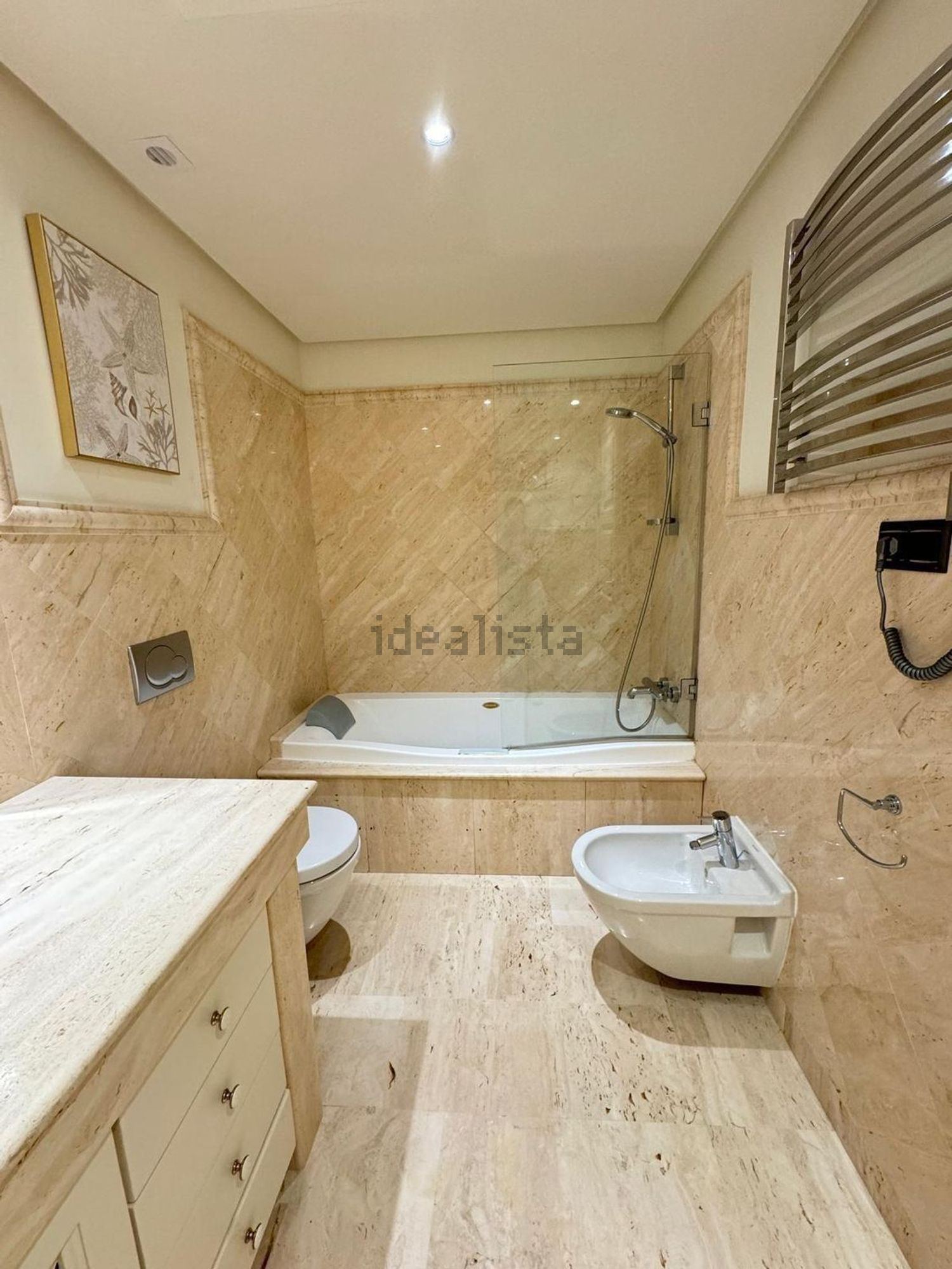 Apartamento em primeira linha de praia em Estepona — Casa banho
