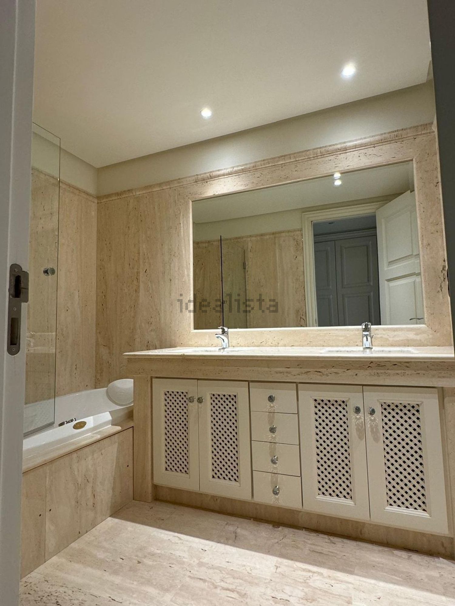 Apartamento em primeira linha de praia em Estepona — Casa banho