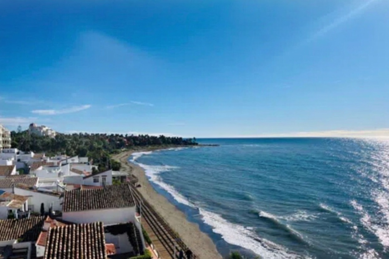 Chalet mit direkter Strandzugang in Estepona — Meerblick