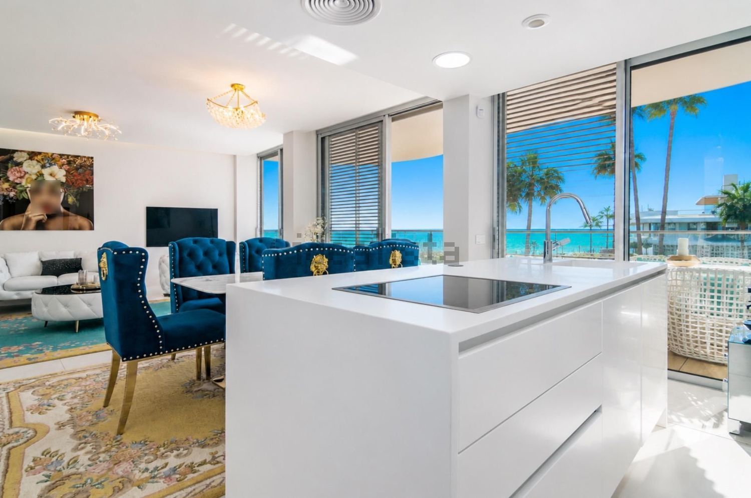 Apartamento em primeira linha de praia em Estepona — Sala