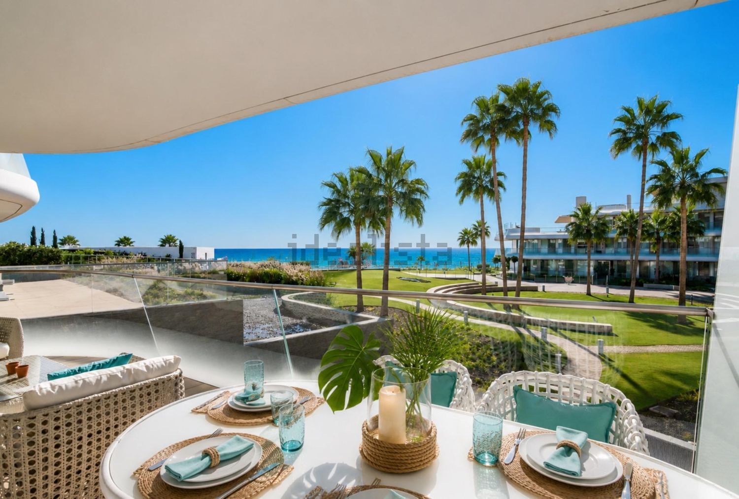 Квартира первая линия пляжа в Estepona