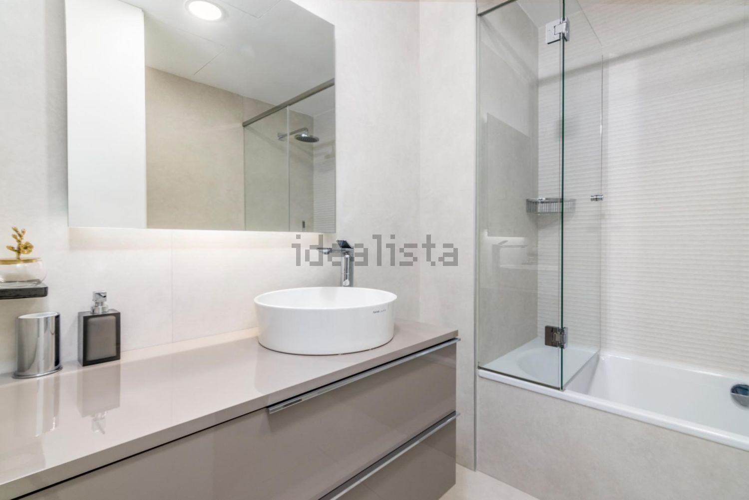 Apartamento em primeira linha de praia em Estepona — Casa banho